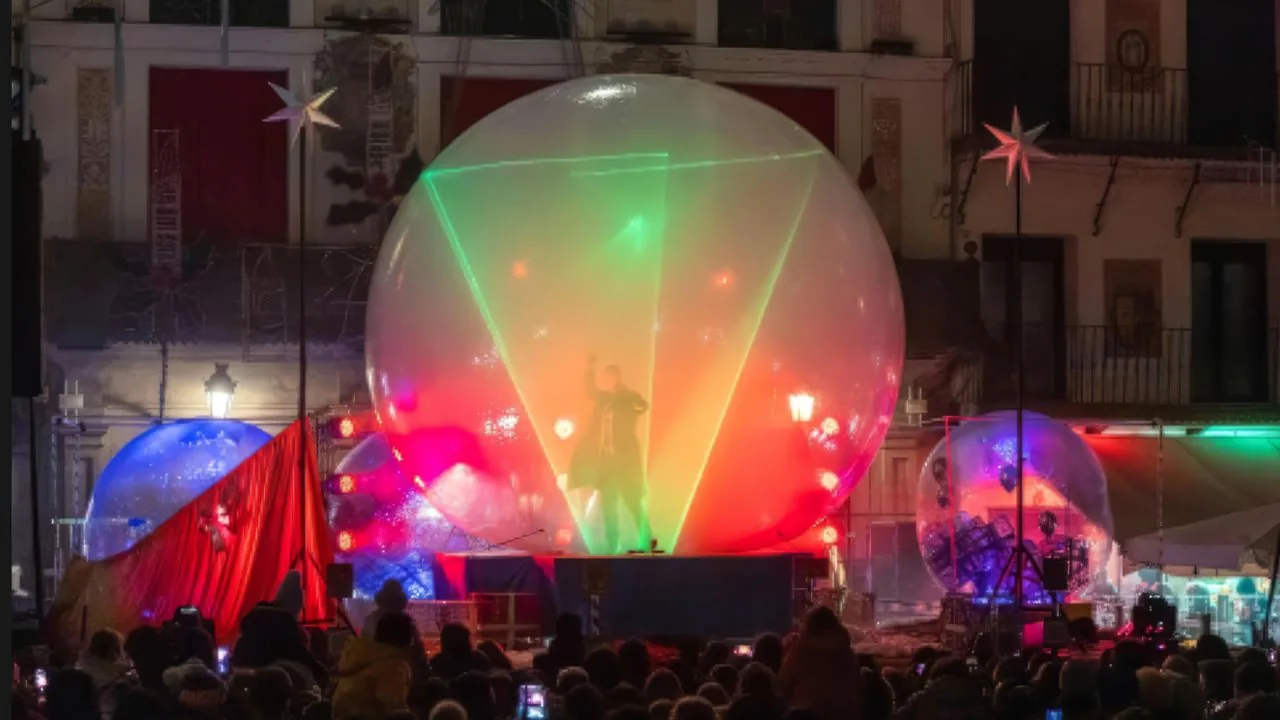 Esfera mística en plaza